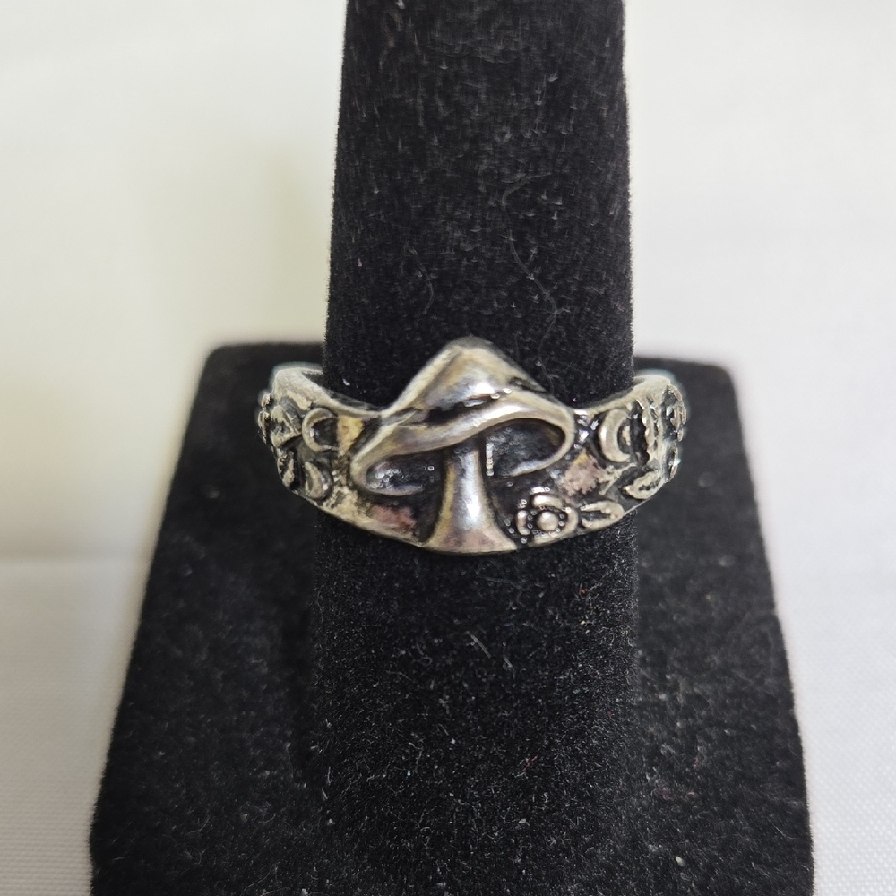 Silver Tone Mushroom Ring, Cottagecore Whimsical, Size 7